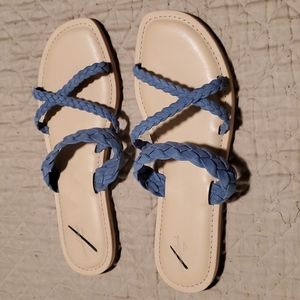 9.5 Universal Threads sandals blue braided straps